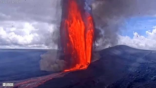 Фонтан лавы на вулкане Килауэа в эти часы (Гавайи, США). смотреть онлайн