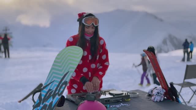 K_OXANA ｜ 2026 DJ Set at a Ski Resort ｜ Minimal & Deep Tech House 4k LIVE ｜ Gudauri, Georgia смотреть онлайн