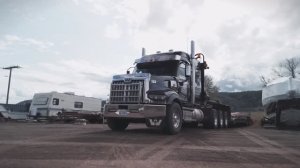 Едем попутчиком с матерым американским тракером