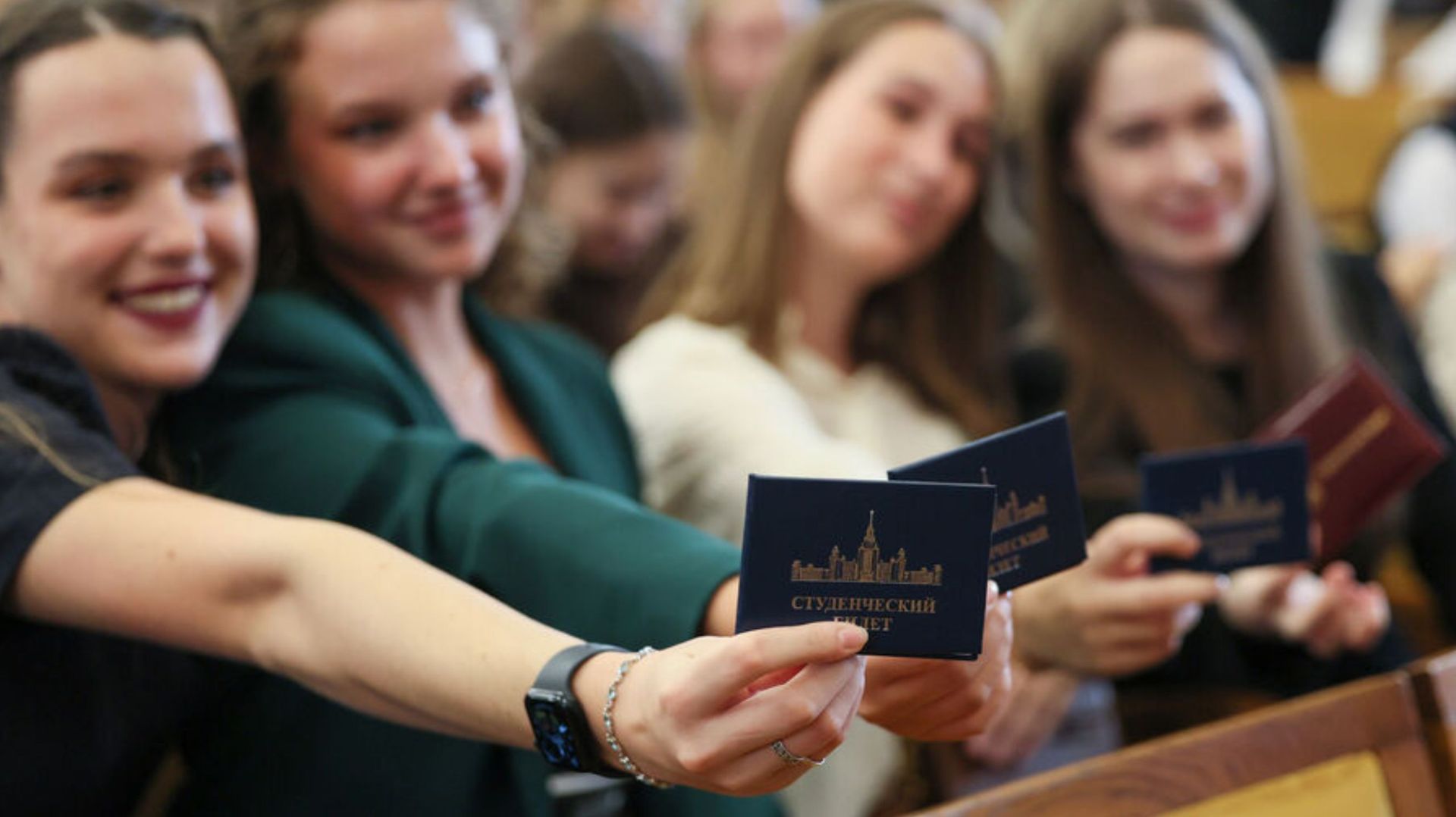 Российские студенты принимают поздравления с Татьяниным днем смотреть онлайн