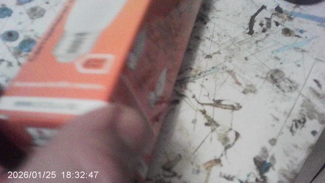 Обзор и включение светодиодной свечи с цоколем E27 смотреть онлайн