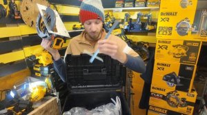 Первая циркулярка для Азии DeWALT DCS573, очередная имитация или разницы нет где сделана?