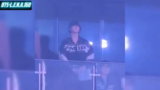 Чонгук сегодня отдыхает на концерте смотреть онлайн