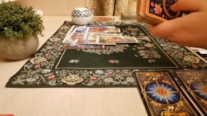 Как к вам относится загаданный человек. Онлайн гадание