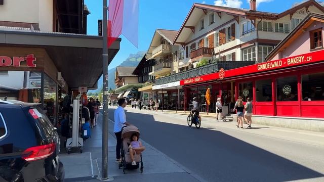 Самая красивая деревня Швейцарии прогулка по Гриндельвальду 🏔️✨ смотреть онлайн