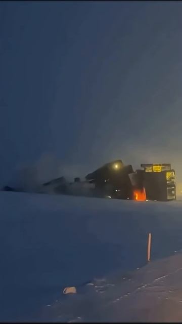 На Аляске упала буровая вышка смотреть онлайн