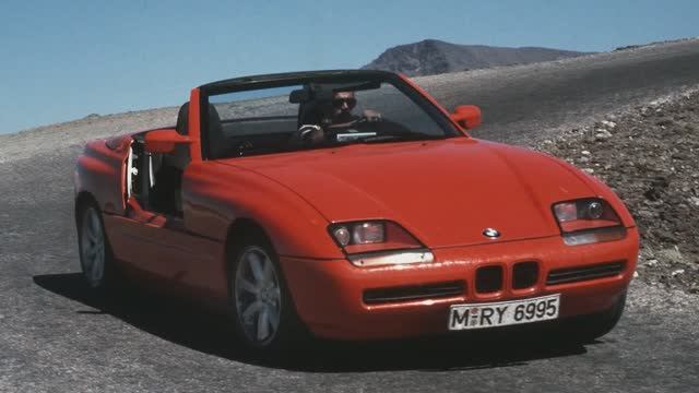 BMW Z1 • УДИВИТЕЛЬНОЕ РЯДОМ! • история автомобиля 80-х смотреть онлайн