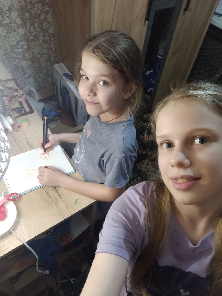 рисуем и выбераем цвета в слепую смотреть онлайн