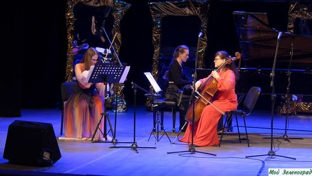 П. Чайковский. Вальс цветов из балета «Щелкунчик». Переложение для фортепиано, скрипки и виолончели смотреть онлайн