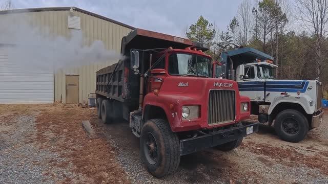 Один день на самосвале. Отсыпаем дорогу смотреть онлайн