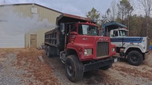 Один день на самосвале. Отсыпаем дорогу