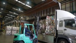 Ударный процесс переработки пластика.Японский завод по переработке отходов перерабатывает 45 миллион