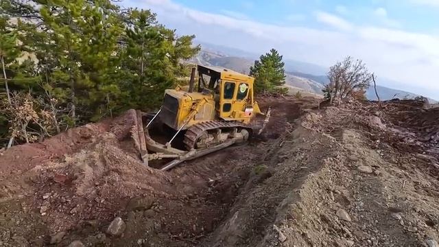 Длинное рабочее видео бульдозера Caterpillar D7G смотреть онлайн