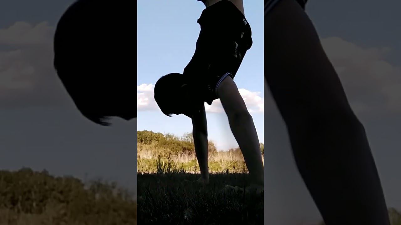 Handstand Walking смотреть онлайн