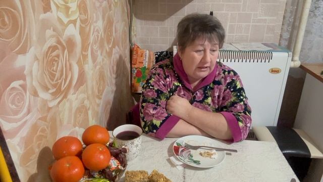 Мукбанг.Вареники с Адыгейским сыром и сметаной.Вкусныйсливовый компот с домашним тортом! смотреть онлайн