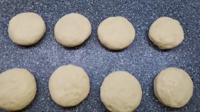 Пончики дрожжевые на молоке как в детстве! Как приготовить пончики дома. Рецепты от Хлебстори Пончики дрожжевые на молоке как в детстве! Как приготовить пончики дома. Рецепты от Хлебстори