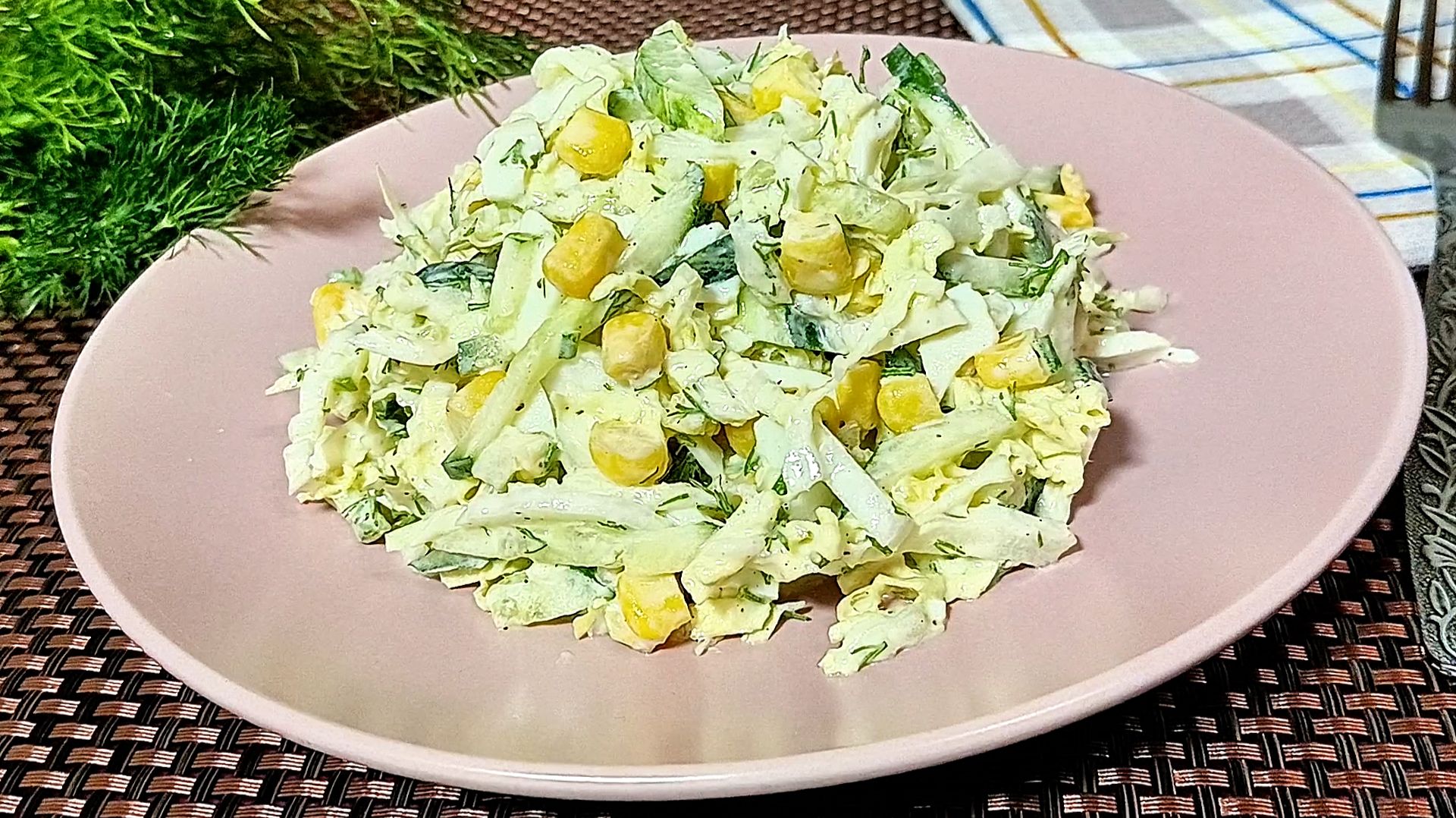 САЛАТ «ВЕСЕННИЙ» Легкий Вкусный Салат из ПЕКИНСКОЙ КАПУСТЫ за 5 минут! смотреть онлайн