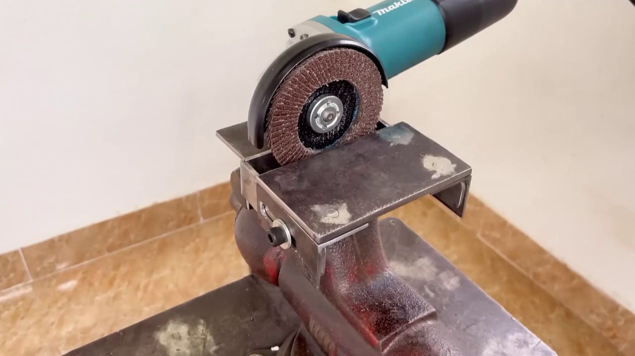 Шлифовальное приспособление из УШМ смотреть онлайн