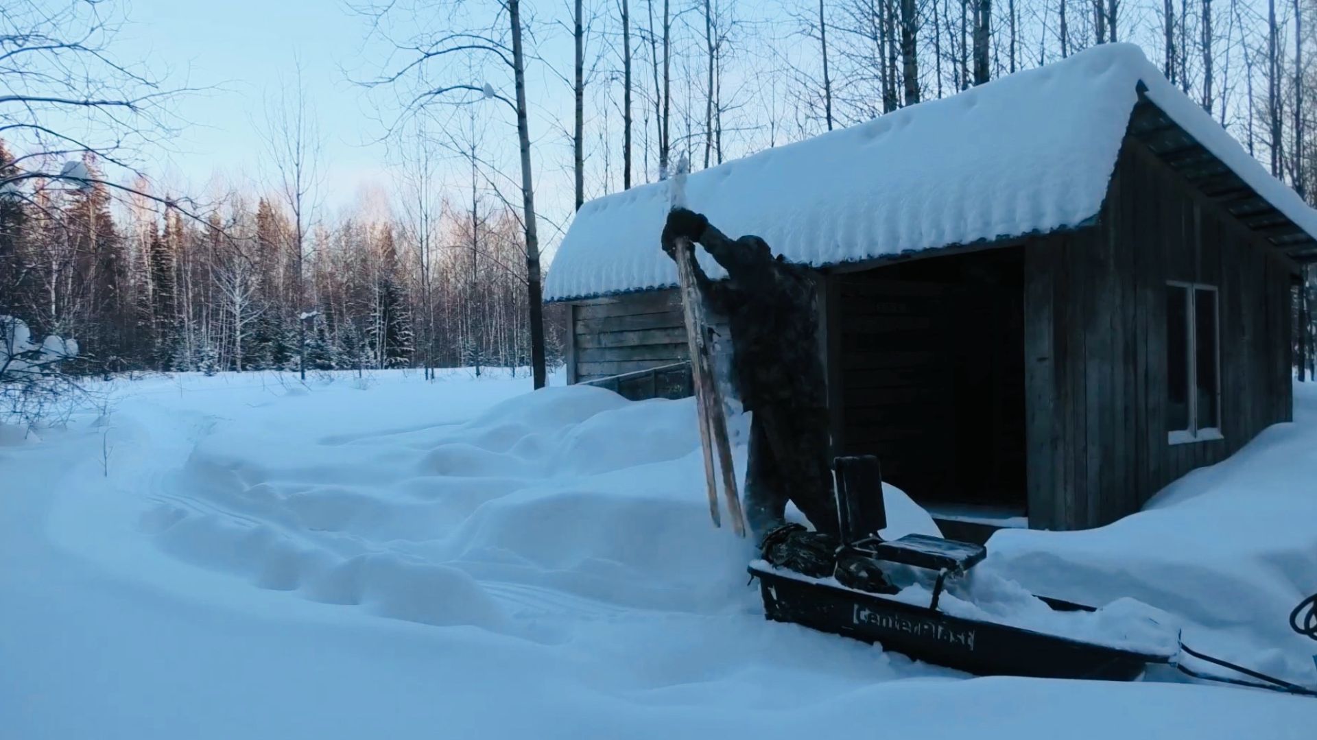 ПРОВАЛИЛСЯ ПОД ЛЕД. ДАВИТ МОРОЗ. ИЗБА СОГРЕЛА!!! смотреть онлайн