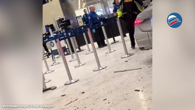 Автомобиль врезался в терминал аэропорта Детройта: пострадало 6 человек смотреть онлайн