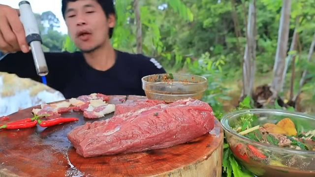 Свежая телятина с острым соусом и овощами это очень вкусно! MUKBANG,ASMR, МУКБАНГ,АСМР смотреть онлайн