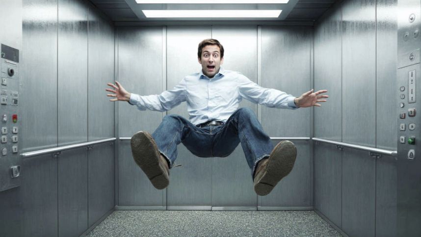 Выжить внутри кабины: что делать, если лифт начал падать или застрял смотреть онлайн