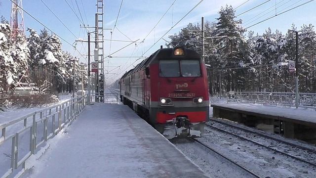 Тепловоз 2ТЭ25Км-0432 (ТЧЭ-2) следует резервом. смотреть онлайн