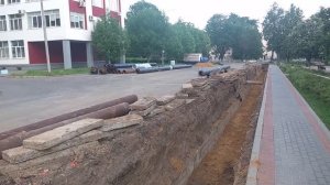 1186 27.05.2021 Орёл бульвар Победы замена труб ремон зкскаватор Hitachi г траншея грунт слой глина