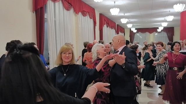 Я в тебя влюбился под Рождество... 25.01.26... смотреть онлайн