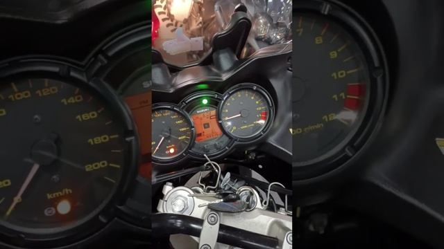 Suzuki DL650, черный, 2011 год смотреть онлайн