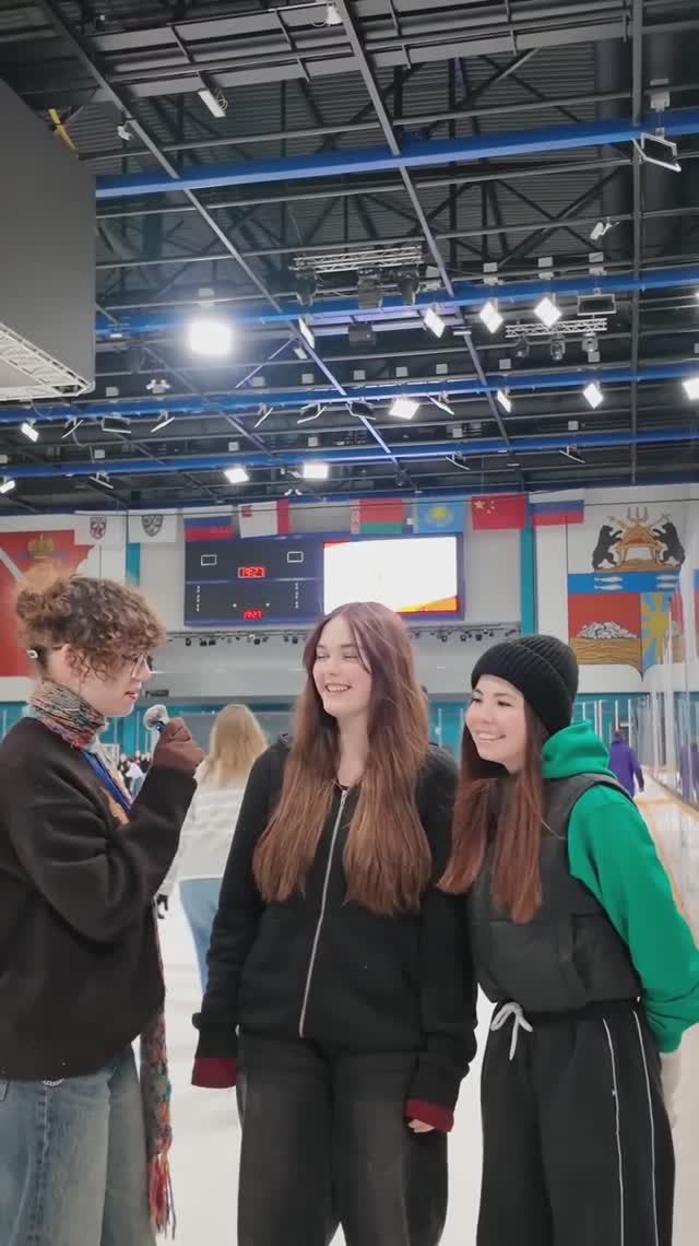 Репортаж с массового катания в честь Дня студента: честные рассказы о сессии и весёлом отдыхе смотреть онлайн