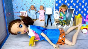 ОЙ, МАМА УПАЛА 🍌😲😲 Катя и Макс веселая семейка! Куклы Барби мультик ДаринелкаТВ