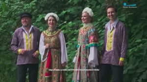 Мода на кокошники, фольклорные хиты и славянское фэнтези. Почему русский стиль набирает популярность