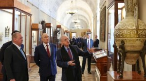 Пиотровский провел экскурсию по Эрмитажу для Путина и султана Ибрагима