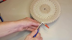 Соединение ленты в корневом плетении. 
Подробнее о МК корзинки на тг канале  https://t.me/iola_ko