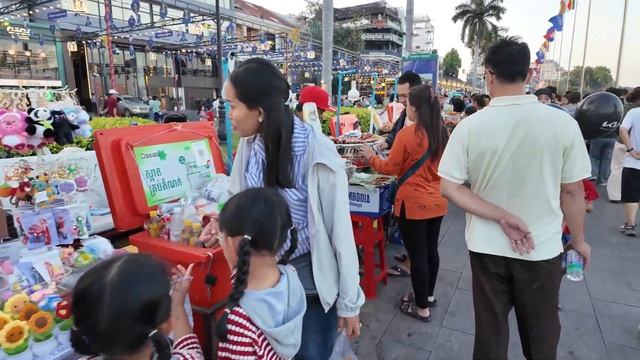 Невероятная атмосфера Пномпеня стритфуд тур по набережной Камбоджи смотреть онлайн