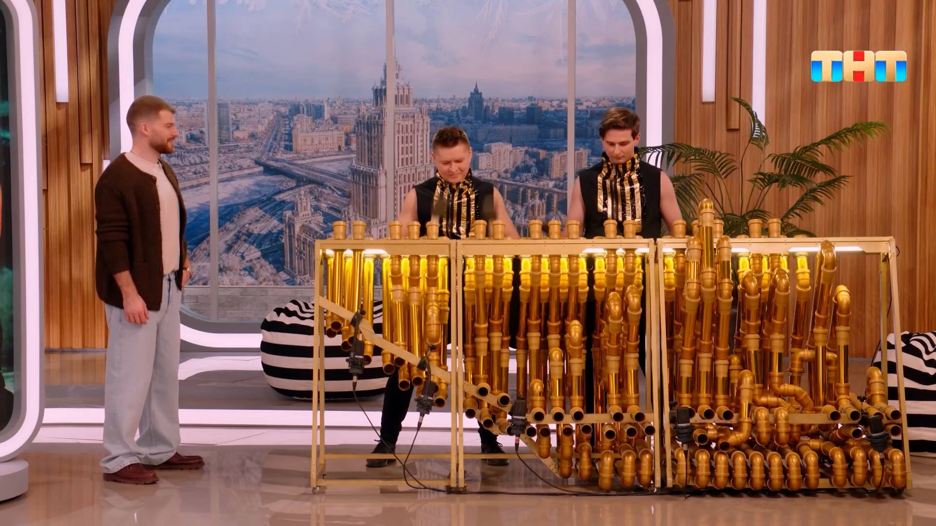ТРУБОФОН шоу - группа, играющая на с эксклюзивным музыкальном инструменте из пластиковых труб смотреть онлайн