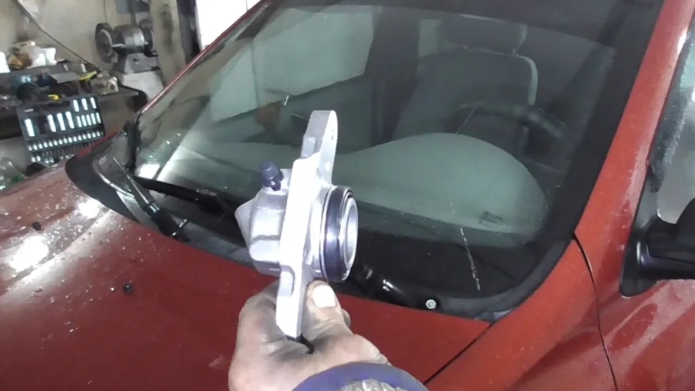 Замена переднего тормозного цилиндра суппорта ВАЗ 1118 Калина смотреть онлайн