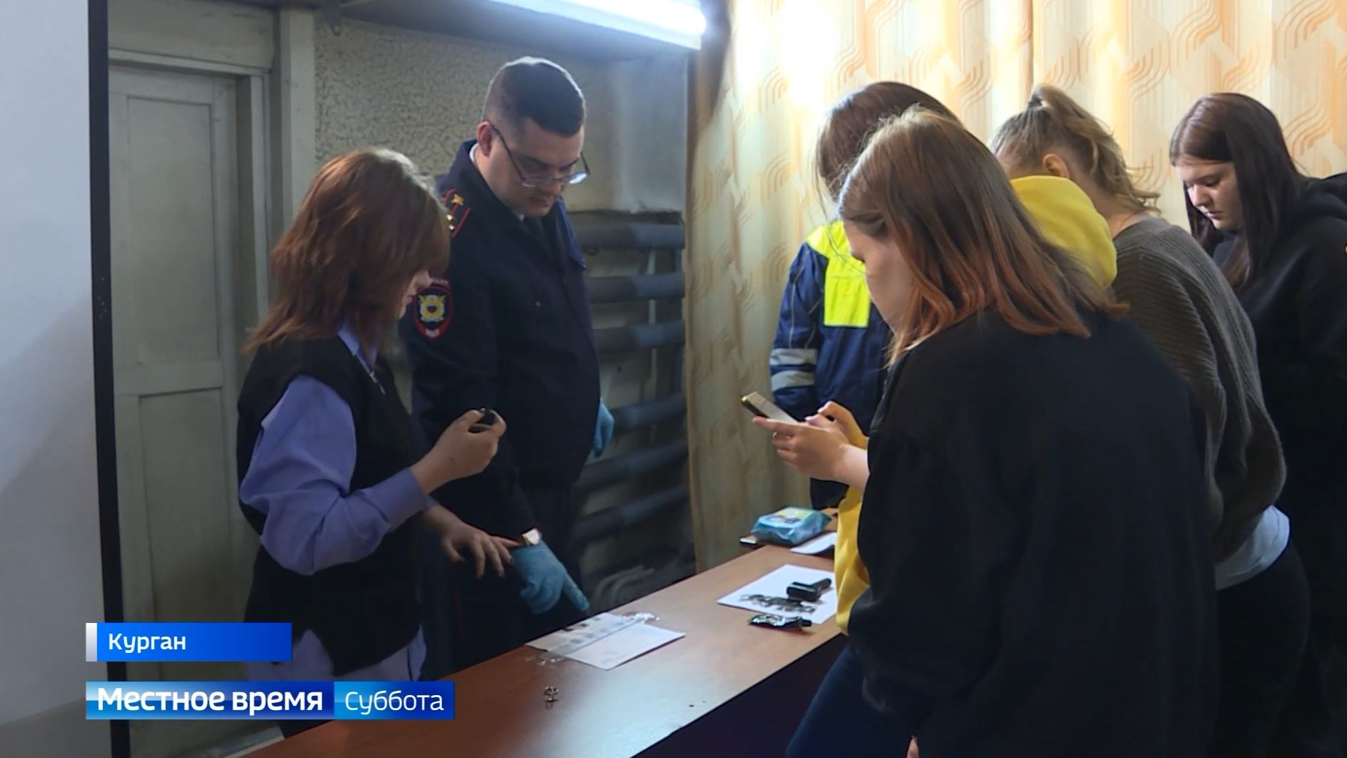 Стрельбу из пистолета и управление дроном продемонстрировали сотрудники полиции для студентов смотреть онлайн