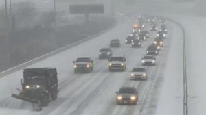 В США более миллиона домов остались без света из-за снежной бури.