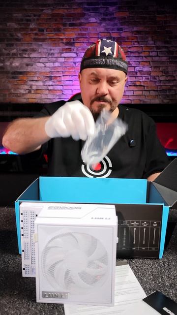 Lian Li EG1200G WHITE — блок питания с USB-хабом и PWM-контроллером внутри! Распаковка и обзор смотреть онлайн