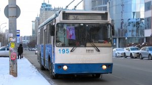 Троллейбус Екатеринбурга ЗиУ-682Г-016.02 №195 маршрут №36 на остановке "Улица Куйбышева"
