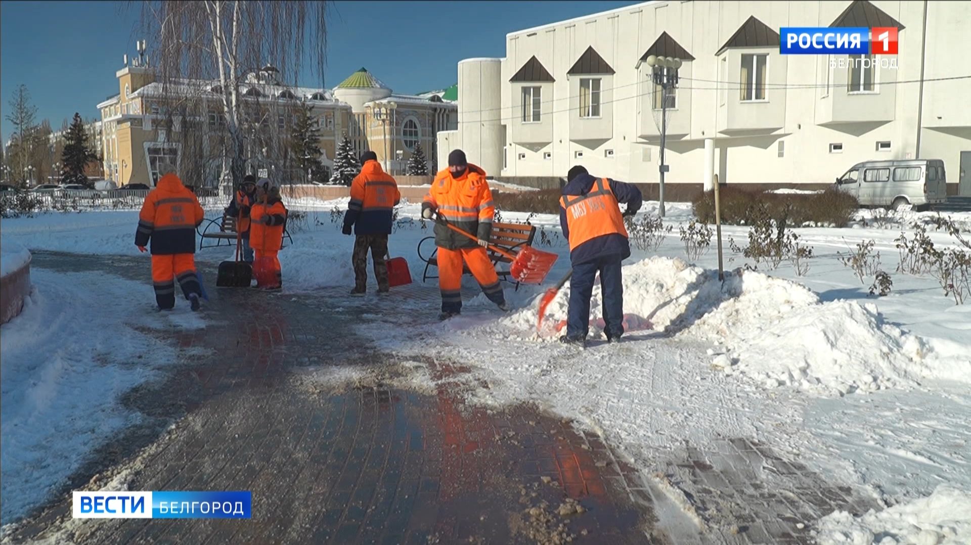 В Белгороде на уборку снега вышли 250 человек и порядка 100 единиц техники смотреть онлайн