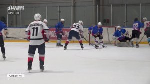 В Татьянин день брянские студенты и чиновники устроили хоккейное шоу