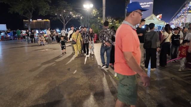 Фантастическое место! Камбоджийская уличная еда Пномпень прогулка вдоль набережной смотреть онлайн