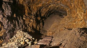 Горная выработка обрушилась на промпредприятии в Оренбургской области