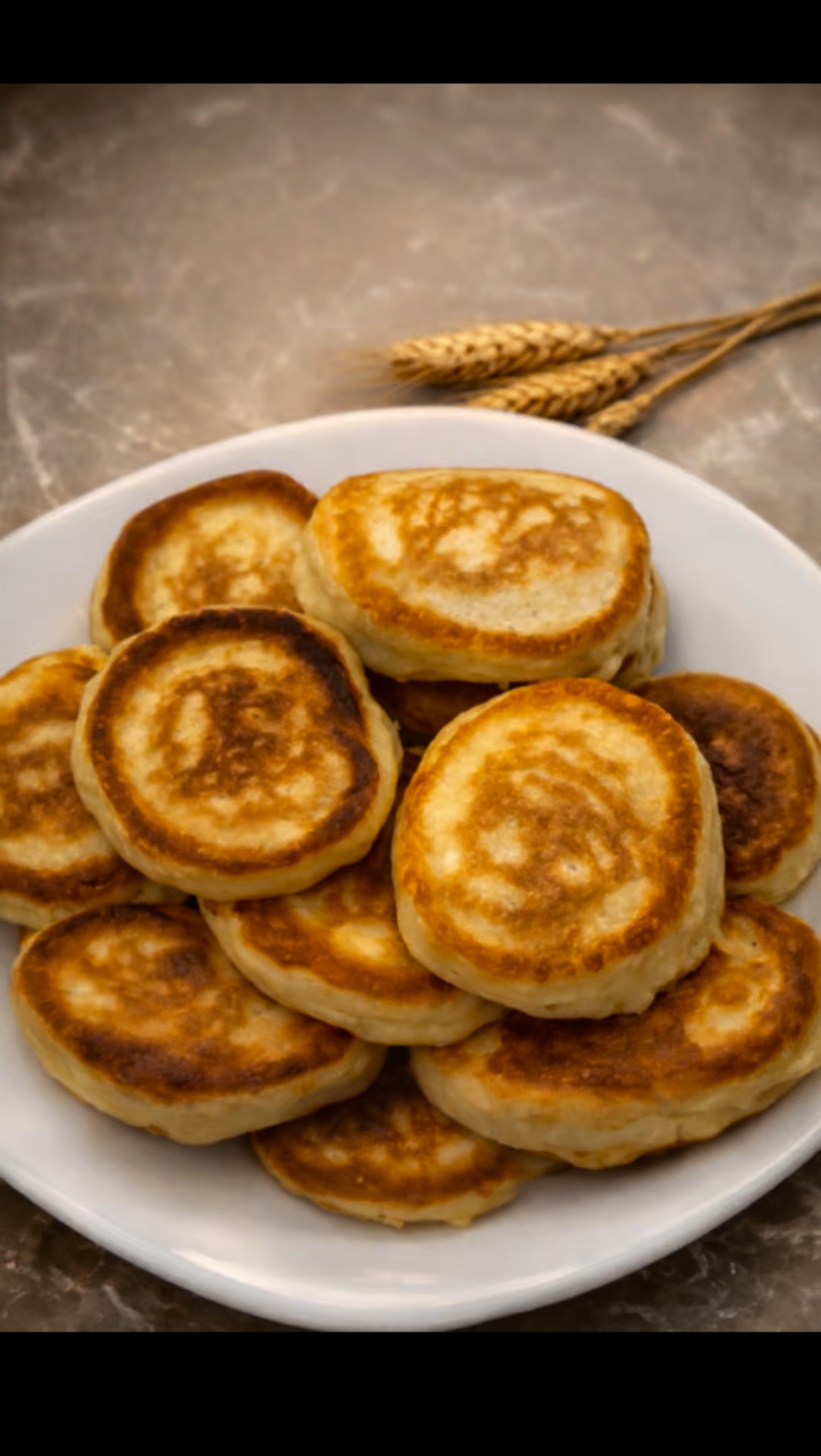 Пышные оладушки на кефире😋 смотреть онлайн