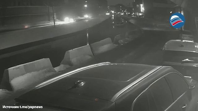 Момент падения авто с женщиной и ребенком в канал в Дагестане попал на видео смотреть онлайн