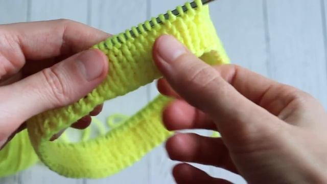 СТИЛЬНАЯ шапка спицами. Показываю, как связать такую красоту смотреть онлайн