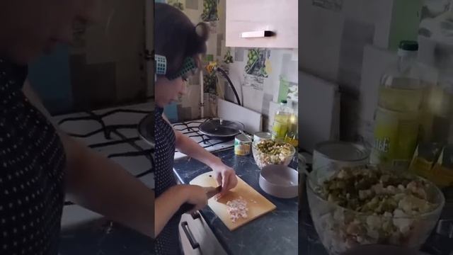 НОВОГОДНИЙ СТОЛ 2027 ИРИШКИ ЧИКИ ПИКИ смотреть онлайн